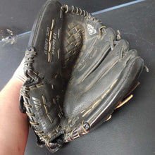 Load image into Gallery viewer, baseball glove
