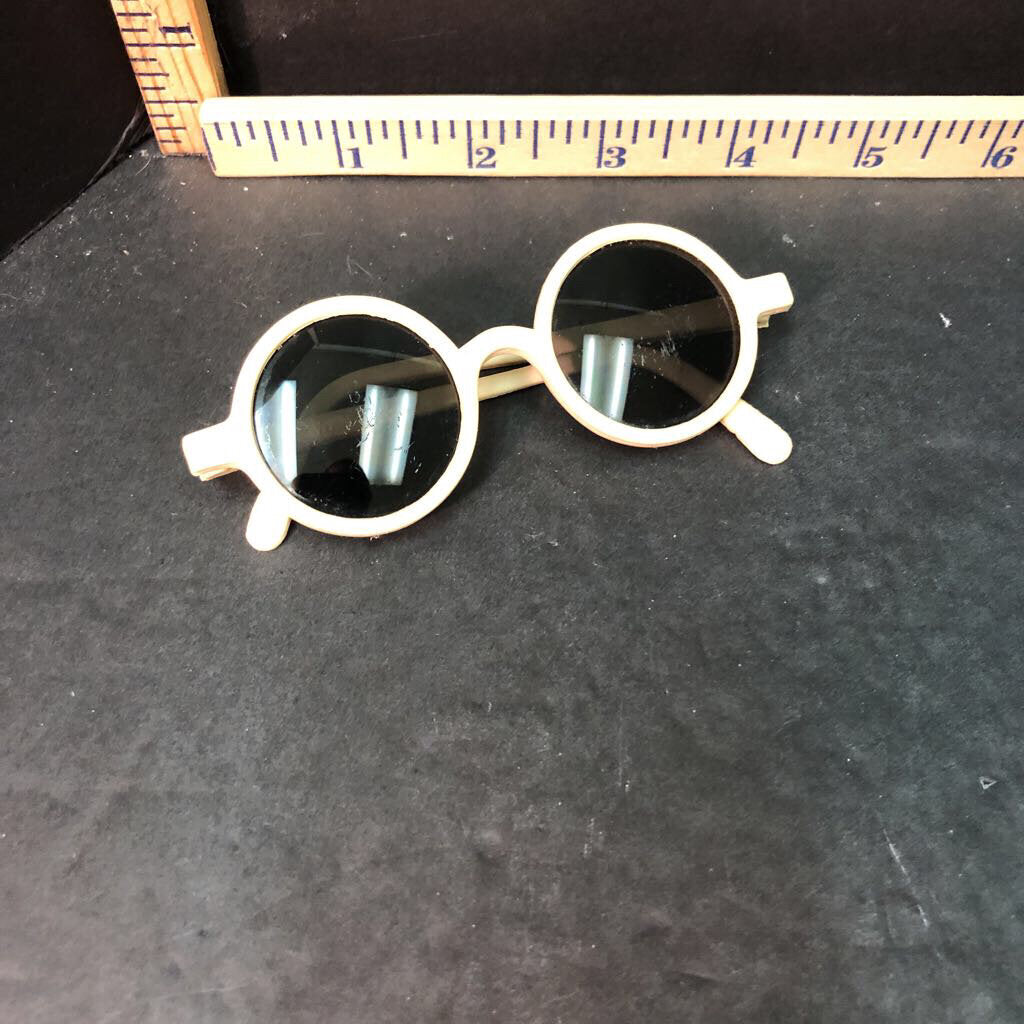 Doll sunglasses