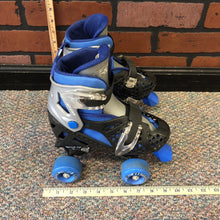 Load image into Gallery viewer, Adjustable Quad Roller skates
