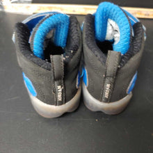 Load image into Gallery viewer, Jordan Jumpman Team 11 boys sneakers
