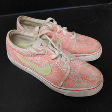 Load image into Gallery viewer, Girls Toki Low Canvas Sneakers
