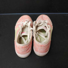 Load image into Gallery viewer, Girls Toki Low Canvas Sneakers

