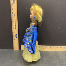 Load image into Gallery viewer, Limited Edition Collectible Blondie Locks Thronecoming Doll
