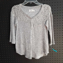 Load image into Gallery viewer, Knit half button top

