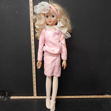 Load image into Gallery viewer, Lauren w/pink outfit Vintage Collectbile
