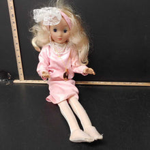 Load image into Gallery viewer, Lauren w/pink outfit Vintage Collectbile
