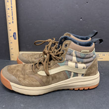 Load image into Gallery viewer, Boys camo hightop sneakers
