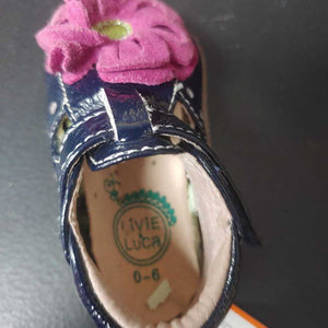 Girl Velcro shoes w/flower