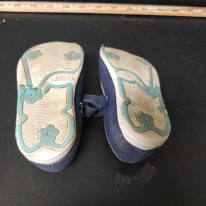 Girls floral velcro shoes
