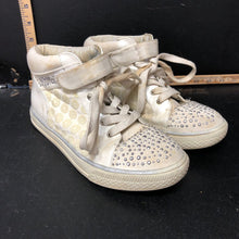 Load image into Gallery viewer, Girls bling tie up sneakers w/daisies
