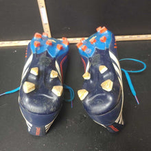 Load image into Gallery viewer, Boys predator Soccer cleats
