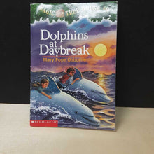 Load image into Gallery viewer, Dolphins at Daybreak (Magic Tree House) (Mary Pope Osborne) -series
