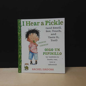 I Hear a Pickle (and Smell, See, Touch, and Taste It, Too!) / Oigo Un Pepinillo (y tambien lo huelo, veo, toco y saboreo!) (In Spanish) (Rachel Isadora) -paperback