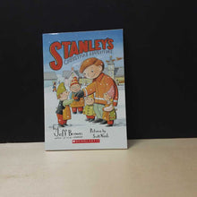 Load image into Gallery viewer, Stanley&#39;s Christmas Adventure (Jeff Brown) (Flat Stanley) -series
