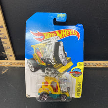 Load image into Gallery viewer, HW Tool-In-1 &quot;Tee&#39;d Off 2&quot; Golf Cart Race Car
