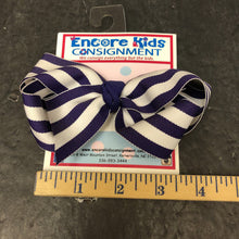 Load image into Gallery viewer, Taffy stripe hairbow clip
