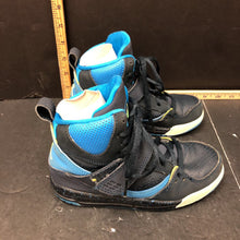 Load image into Gallery viewer, Boys Jordan Flight 45 high top basketball shoes

