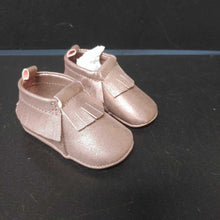 Load image into Gallery viewer, Girls slip on shoes
