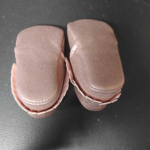 Load image into Gallery viewer, Girls slip on shoes

