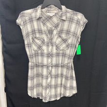 Load image into Gallery viewer, Plaid button down top
