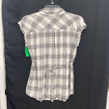 Load image into Gallery viewer, Plaid button down top
