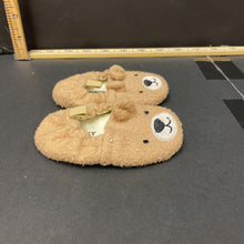 Load image into Gallery viewer, Girls fuzzy bear slippers

