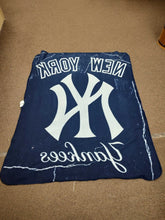 Load image into Gallery viewer, New york yankees fleece blanket
