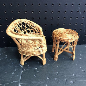 Wicker chair & table vintage collectible