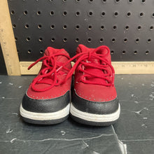 Load image into Gallery viewer, Boys Deluxe BT sneakers
