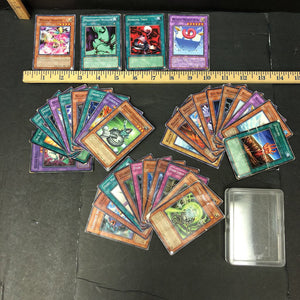 34pk Yu-Gi-Oh! cards in storage box (Konami)