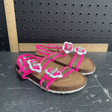 Load image into Gallery viewer, Girls Floral Buckled Sandals
