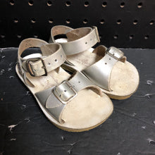 Load image into Gallery viewer, Girls Shiny Buckled Sandals
