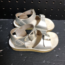 Load image into Gallery viewer, Girls Shiny Buckled Sandals
