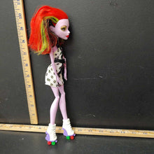 Load image into Gallery viewer, Roller maze Operetta doll
