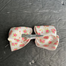 Load image into Gallery viewer, Floral Hairbow Clip
