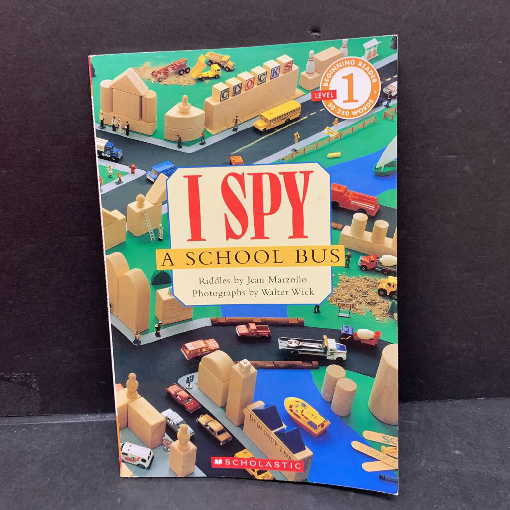 I Spy A School Bus (Scholastic Level 1) -reader