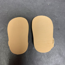Load image into Gallery viewer, Sandals for 18&quot; Doll
