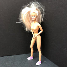 Load image into Gallery viewer, Barbie w/Pink Highlights 1993 Vintage Collectible
