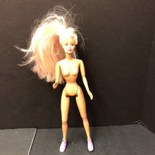 Load image into Gallery viewer, Barbie w/Pink Highlights 1993 Vintage Collectible
