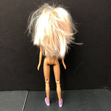 Load image into Gallery viewer, Barbie w/Pink Highlights 1993 Vintage Collectible
