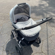 Load image into Gallery viewer, Travel System w/ Stroller &amp; Bassinet (Uppababy)
