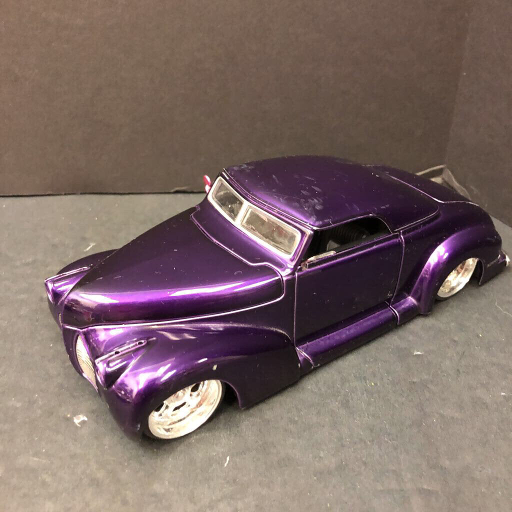 1940 Pontiac Coupe Die Cast Car