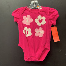 Load image into Gallery viewer, &quot;Mom&quot; flower onesie
