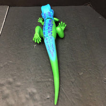 Load image into Gallery viewer, Lurking Lizard Battery Operated
