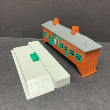 Load image into Gallery viewer, 2002 Ffarquhar Train Station Playset
