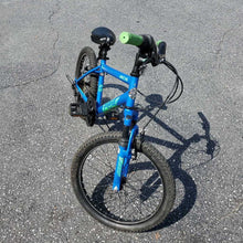 Load image into Gallery viewer, Crossfire 6-Speed Mountain bicycle/Bike
