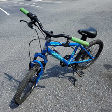 Load image into Gallery viewer, Crossfire 6-Speed Mountain bicycle/Bike
