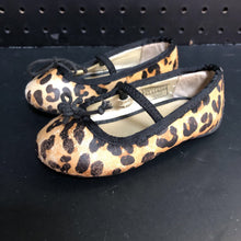 Load image into Gallery viewer, Girls Animal Print Flats
