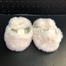 Load image into Gallery viewer, Girls &quot;Baby Llama&quot; Slippers
