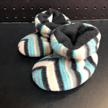 Load image into Gallery viewer, boys Striped Slippers (Acorn)
